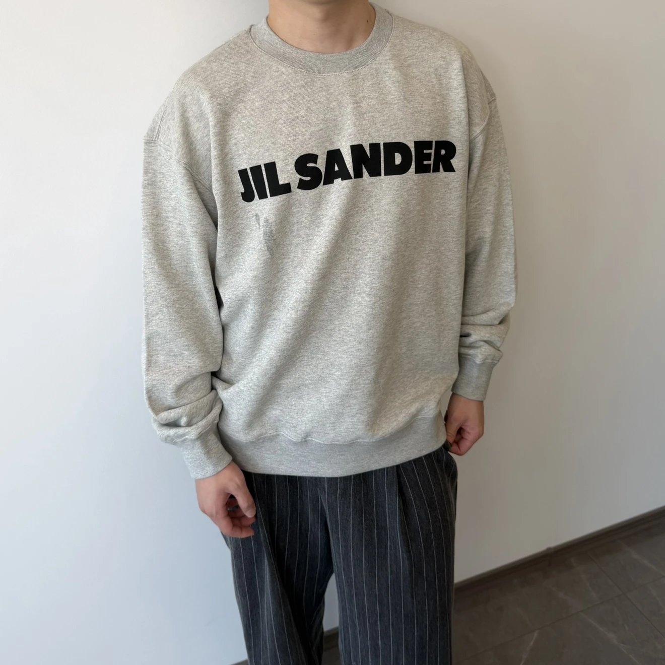 RD-C251 · Logo Crewneck Sweatshirt showcase view 1