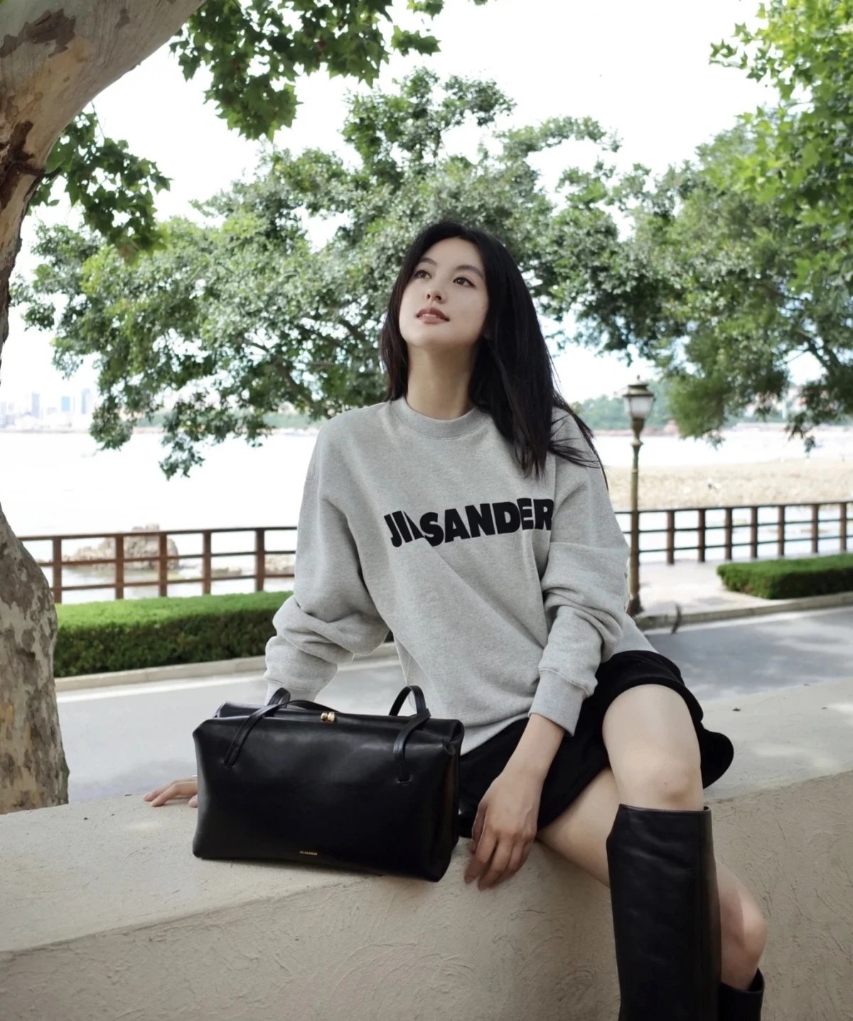 RD-C251 · Logo Crewneck Sweatshirt showcase view 6