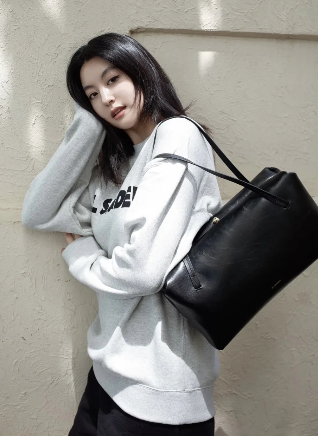 RD-C251 · Logo Crewneck Sweatshirt showcase view 17