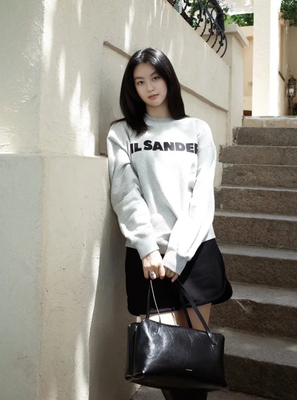 RD-C251 · Logo Crewneck Sweatshirt showcase view 16