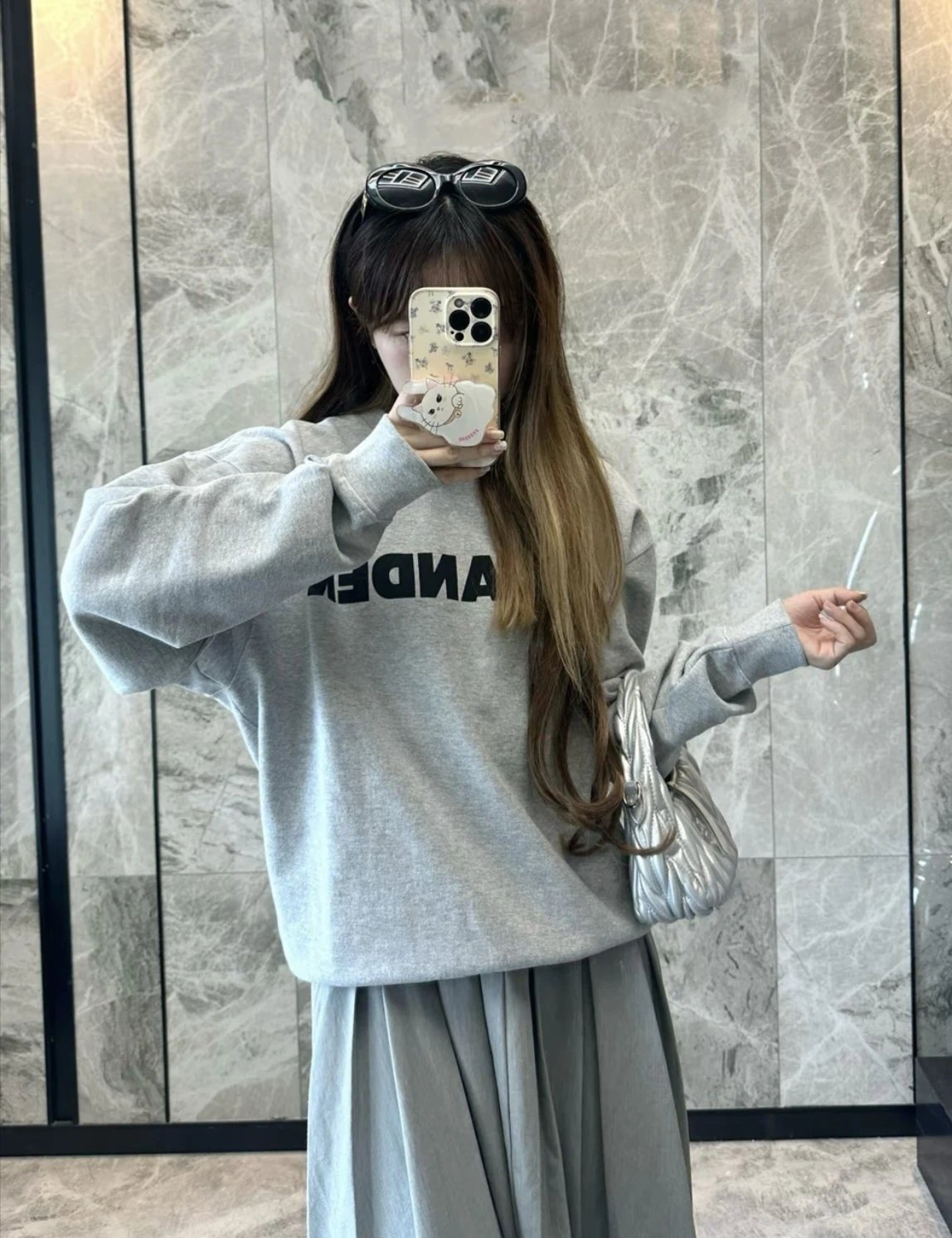 RD-C251 · Logo Crewneck Sweatshirt showcase view 9