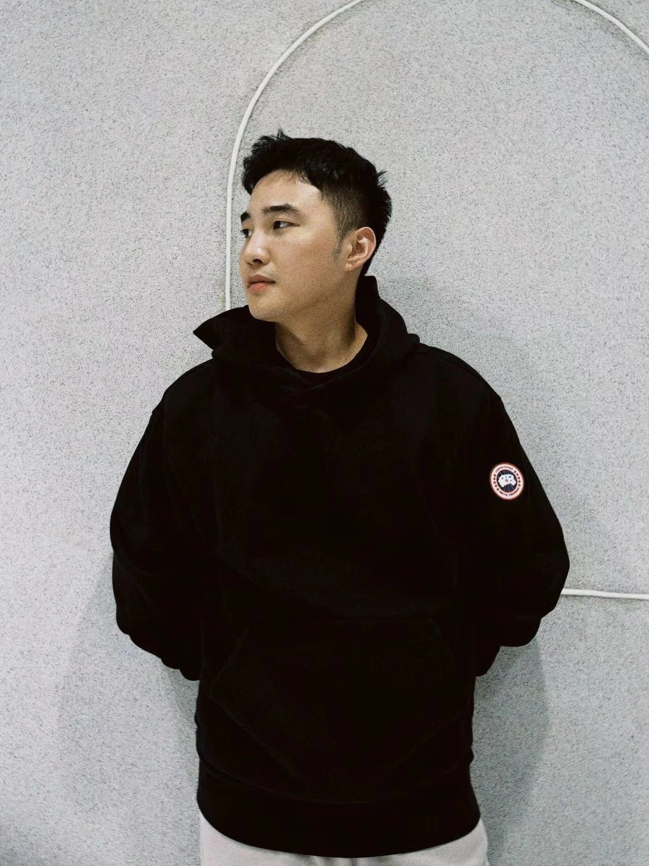 RD-C252 · Huron Logo Drawstring Hoodie – Black showcase view 3