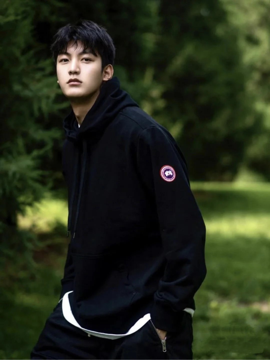 RD-C252 · Huron Logo Drawstring Hoodie – Black showcase view 5