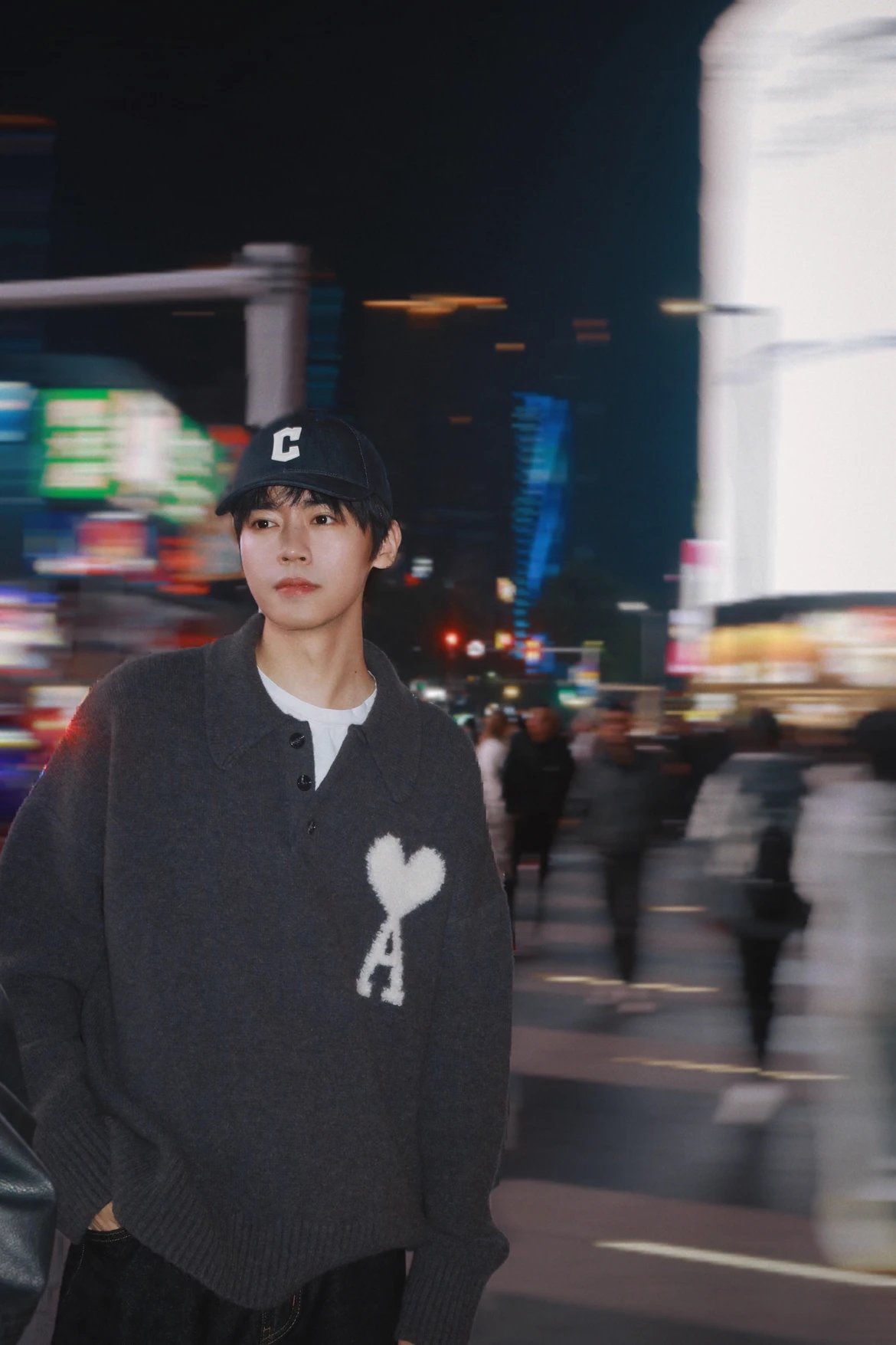 RD-C352 · White Heart Polo-Neck Wool Knit Sweater showcase view 5