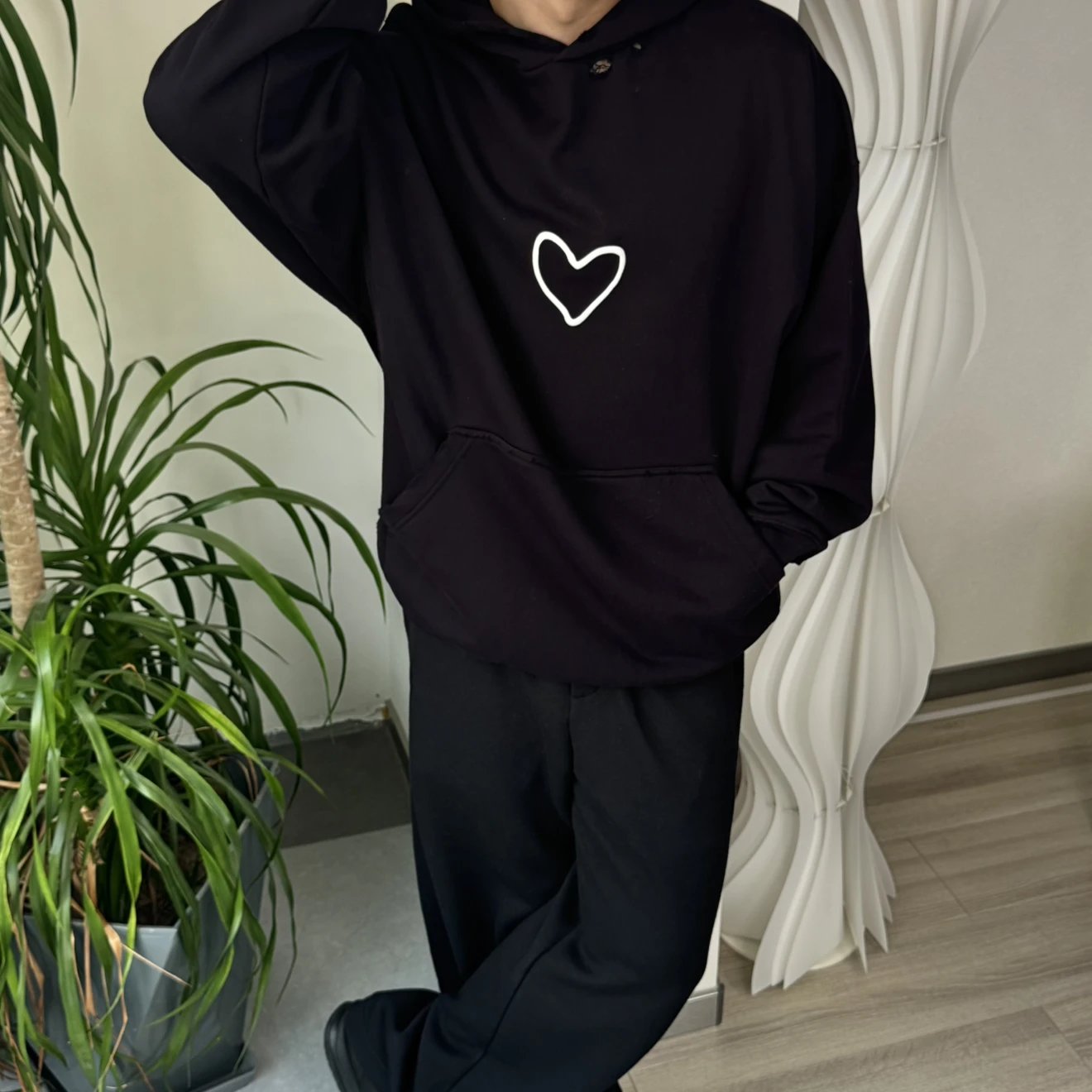 RD-C253 · Heart-Graphic Hoodie showcase view 3