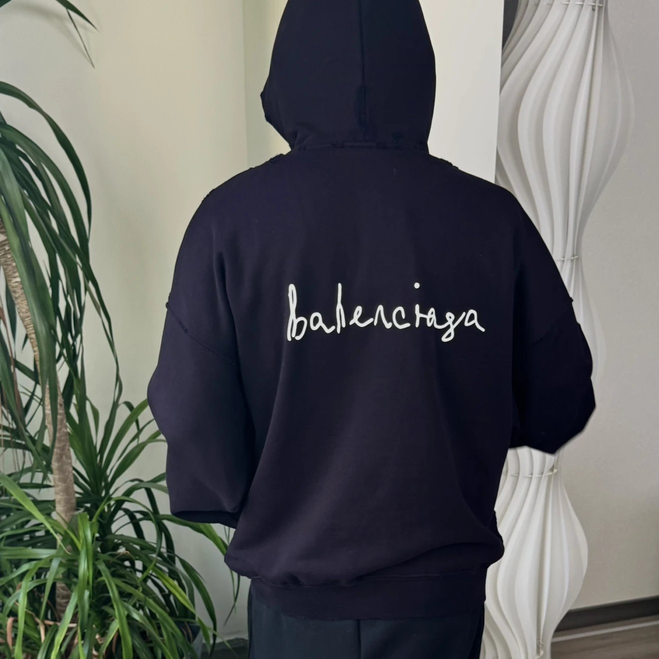 RD-C253 · Heart-Graphic Hoodie showcase view 4