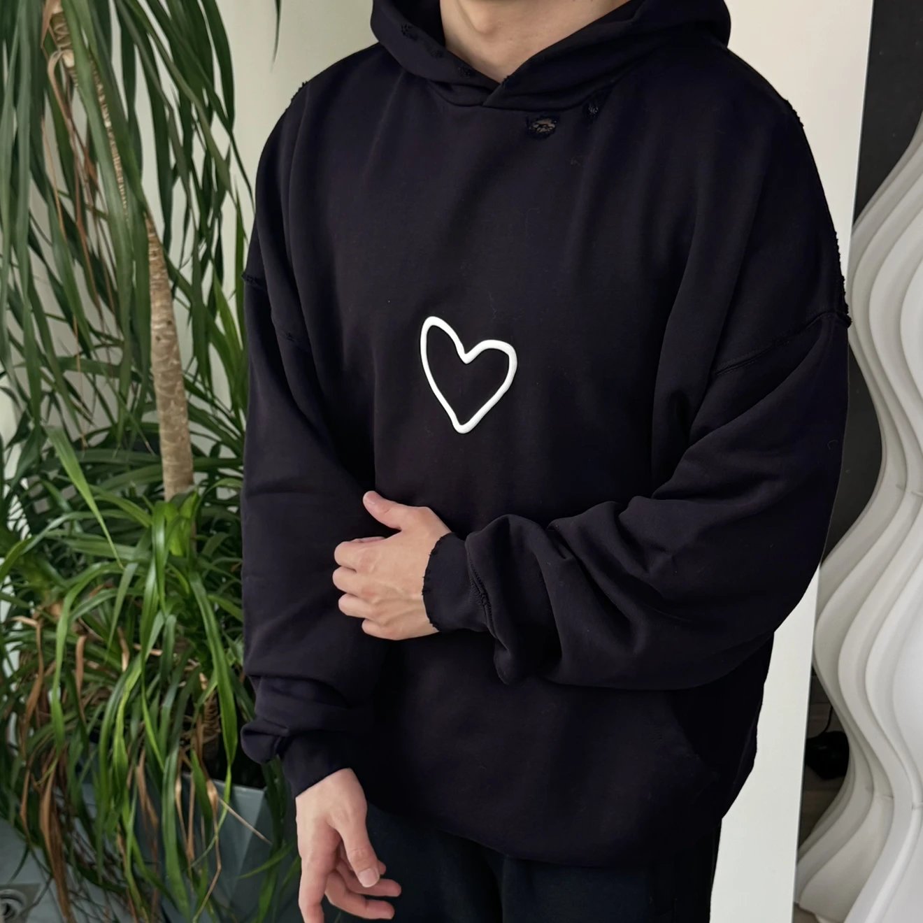 RD-C253 · Heart-Graphic Hoodie showcase view 7