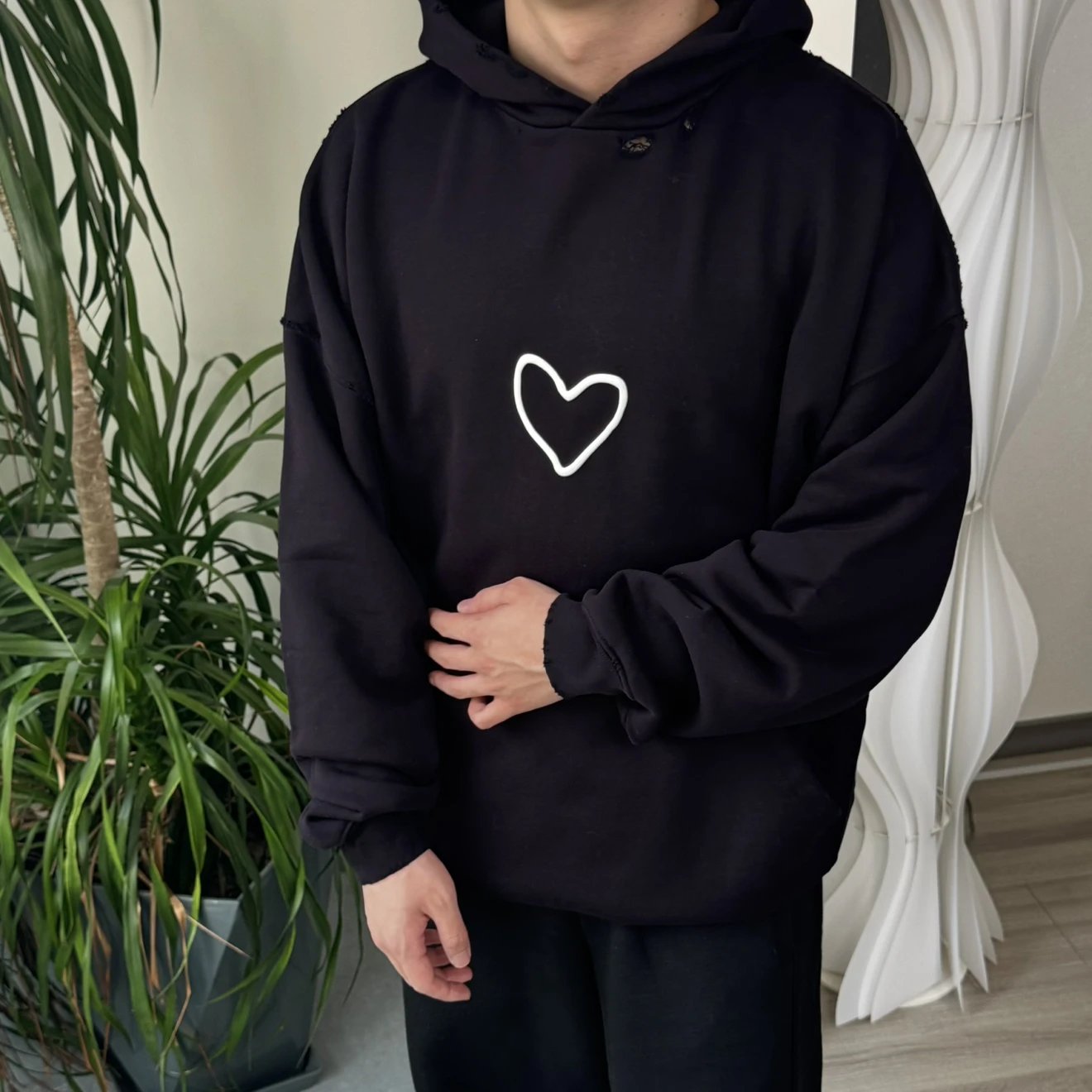 RD-C253 · Heart-Graphic Hoodie showcase view 8