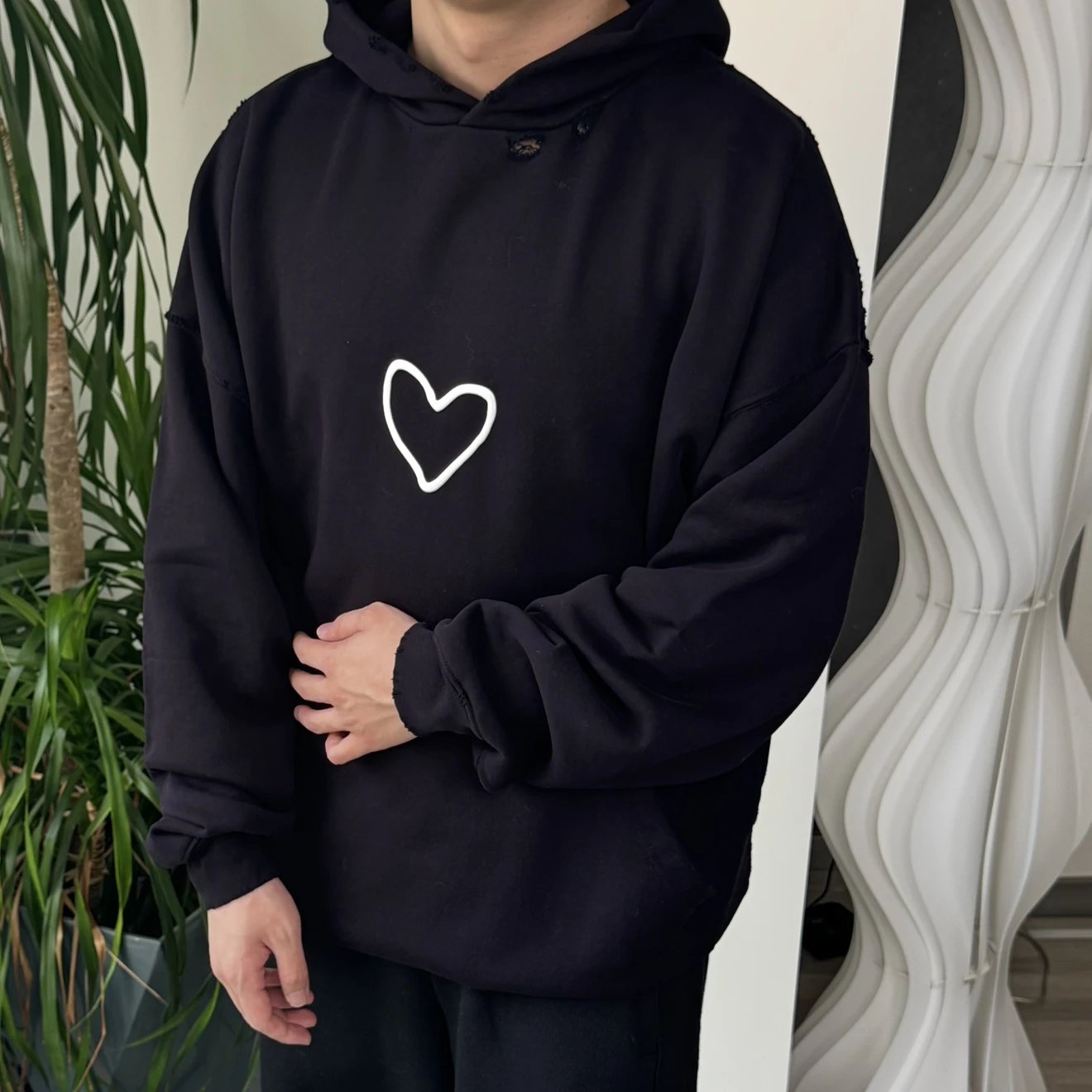 RD-C253 · Heart-Graphic Hoodie showcase view 9