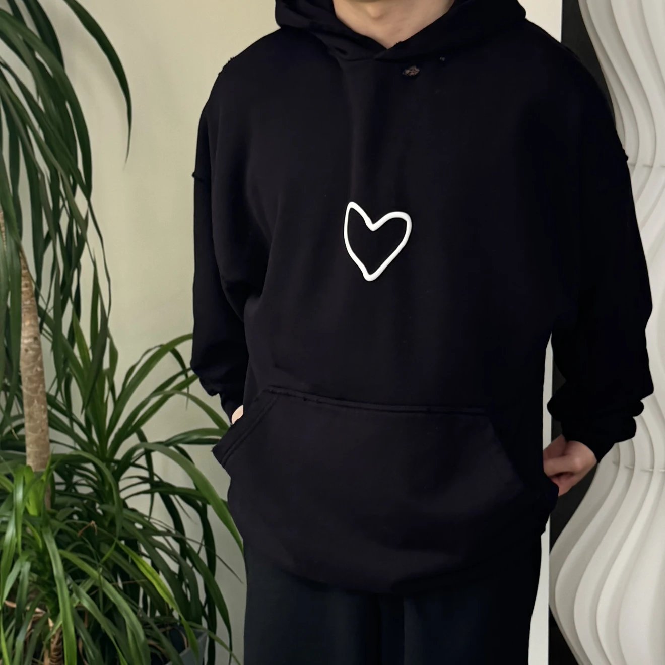 RD-C253 · Heart-Graphic Hoodie showcase view 10