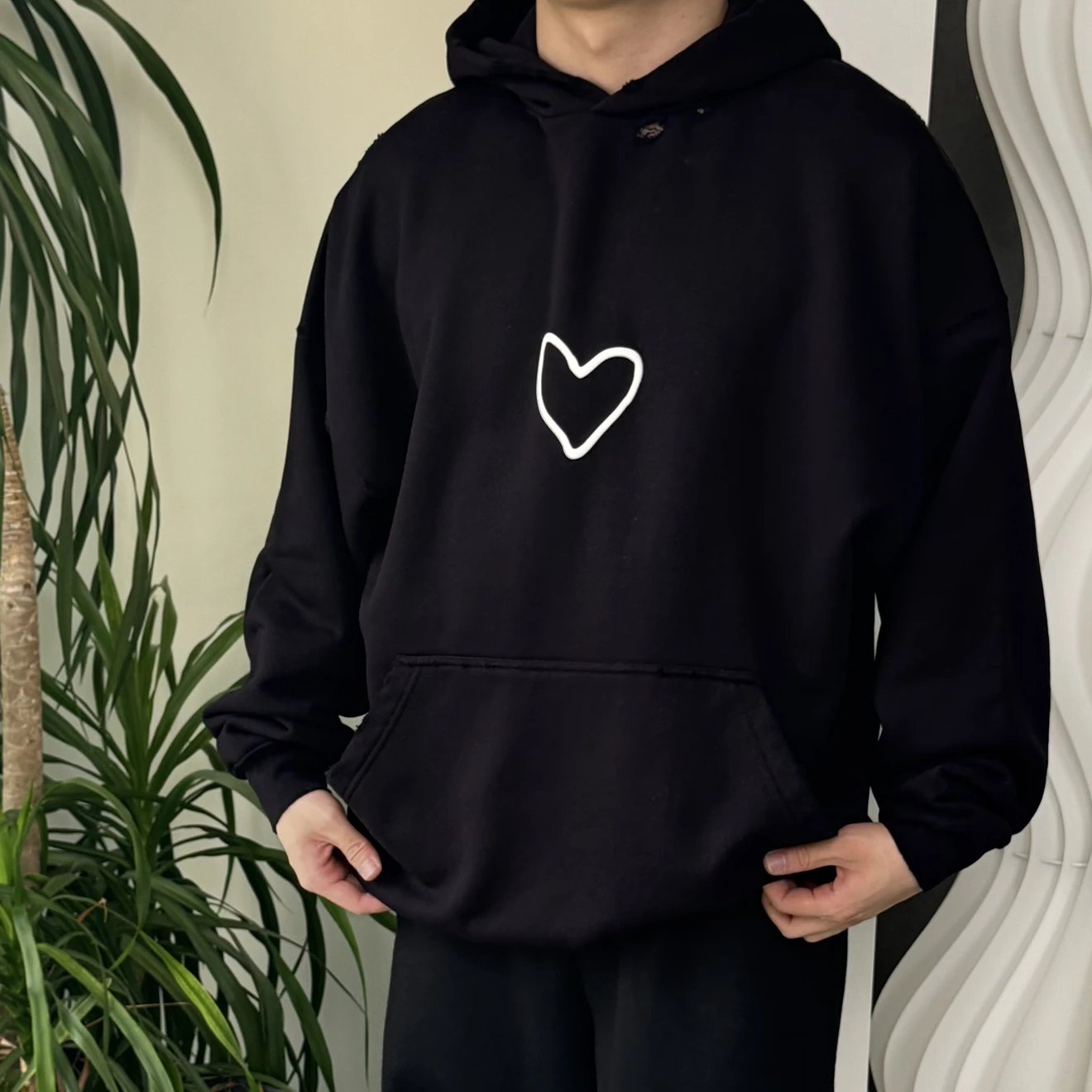 RD-C253 · Heart-Graphic Hoodie showcase view 11