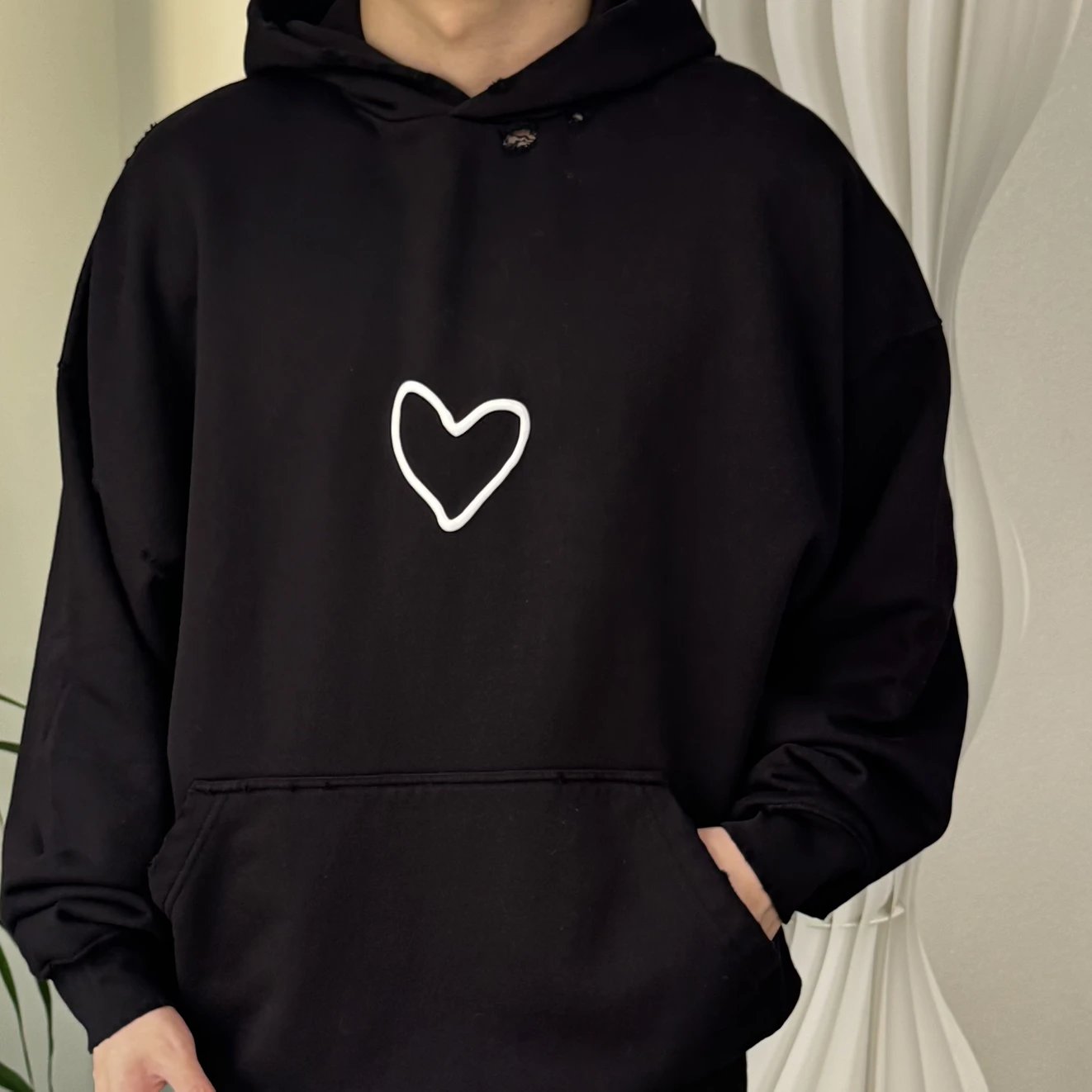 RD-C253 · Heart-Graphic Hoodie showcase view 12