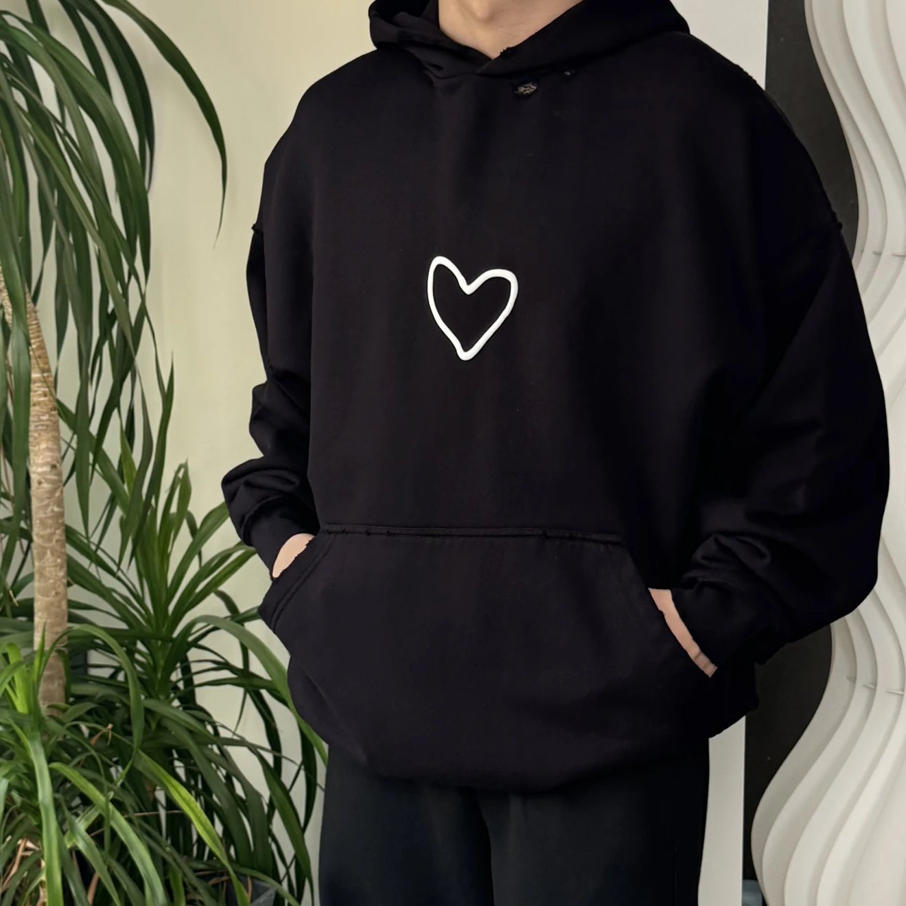RD-C253 · Heart-Graphic Hoodie showcase view 13