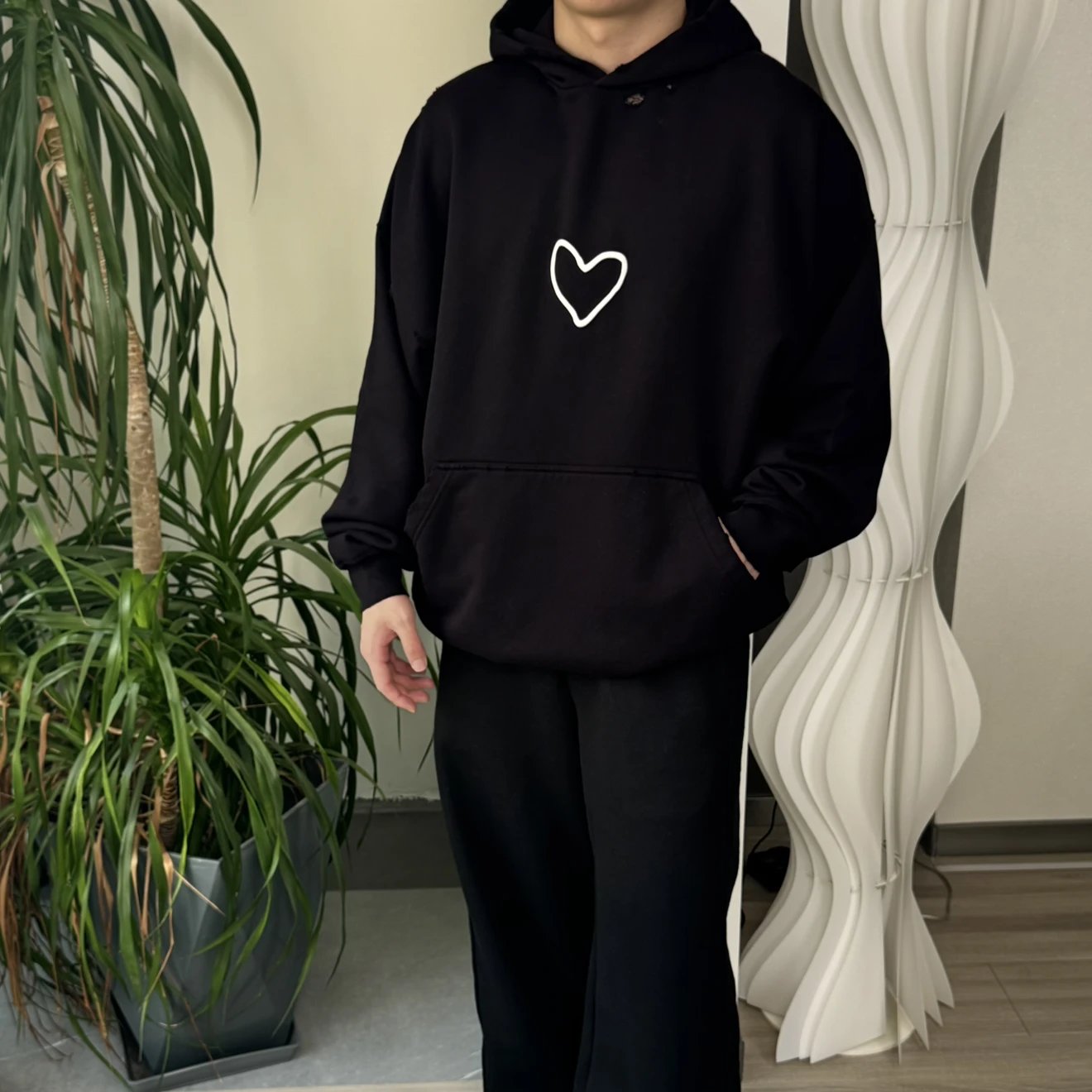 RD-C253 · Heart-Graphic Hoodie showcase view 14
