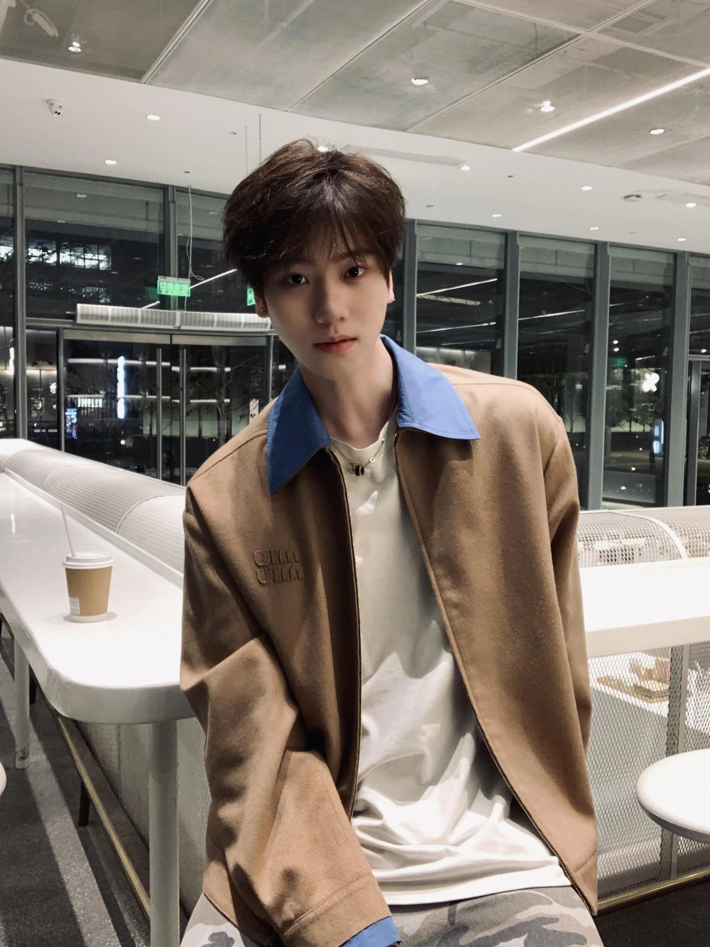 RD-C028 · Camel Hair Contrast-Collar Jacket showcase view 8