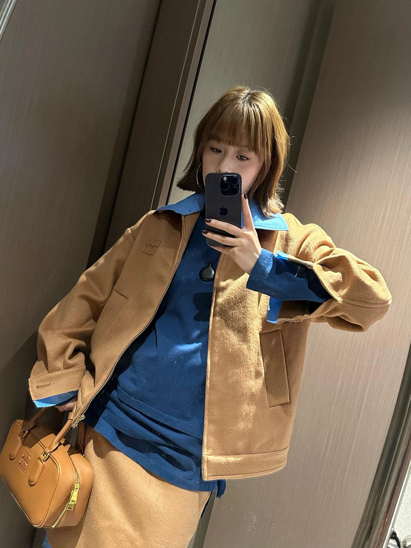 RD-C028 · Camel Hair Contrast-Collar Jacket showcase view 6
