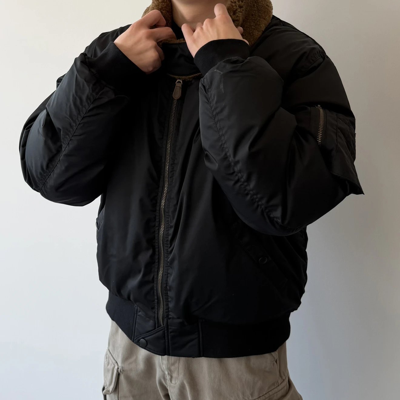 RD-C310 · Classic 90s B-15 Down Bomber Jacket showcase view 4
