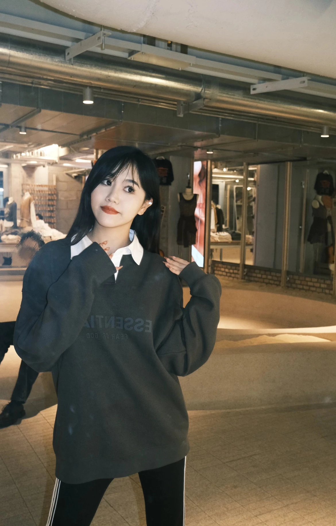 RD-C390 · Fog 3D Letter Relaxed Long-Sleeve Polo showcase view 9