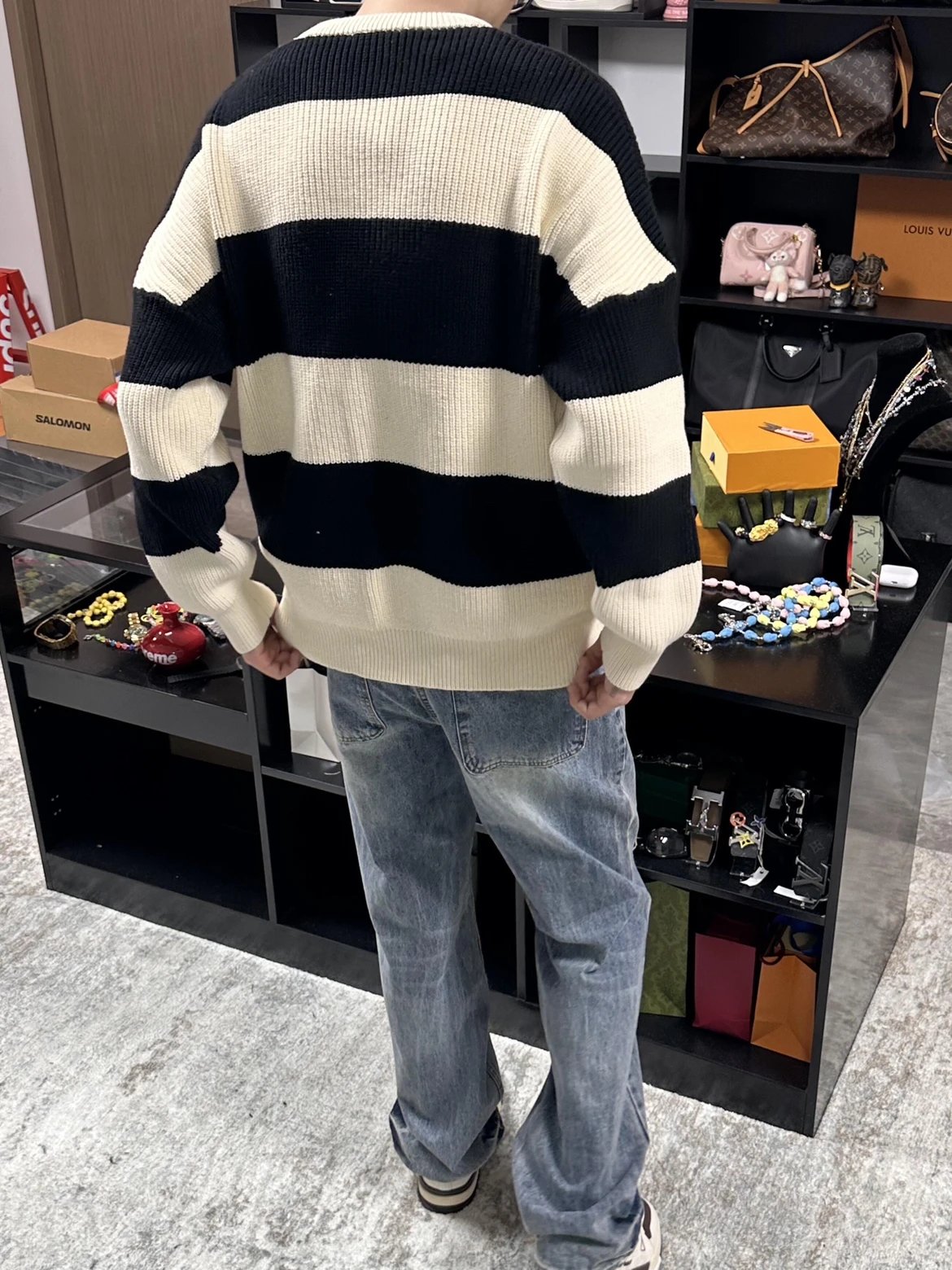 RD-C353 · Colorblock Logo Knit Sweater showcase view 4