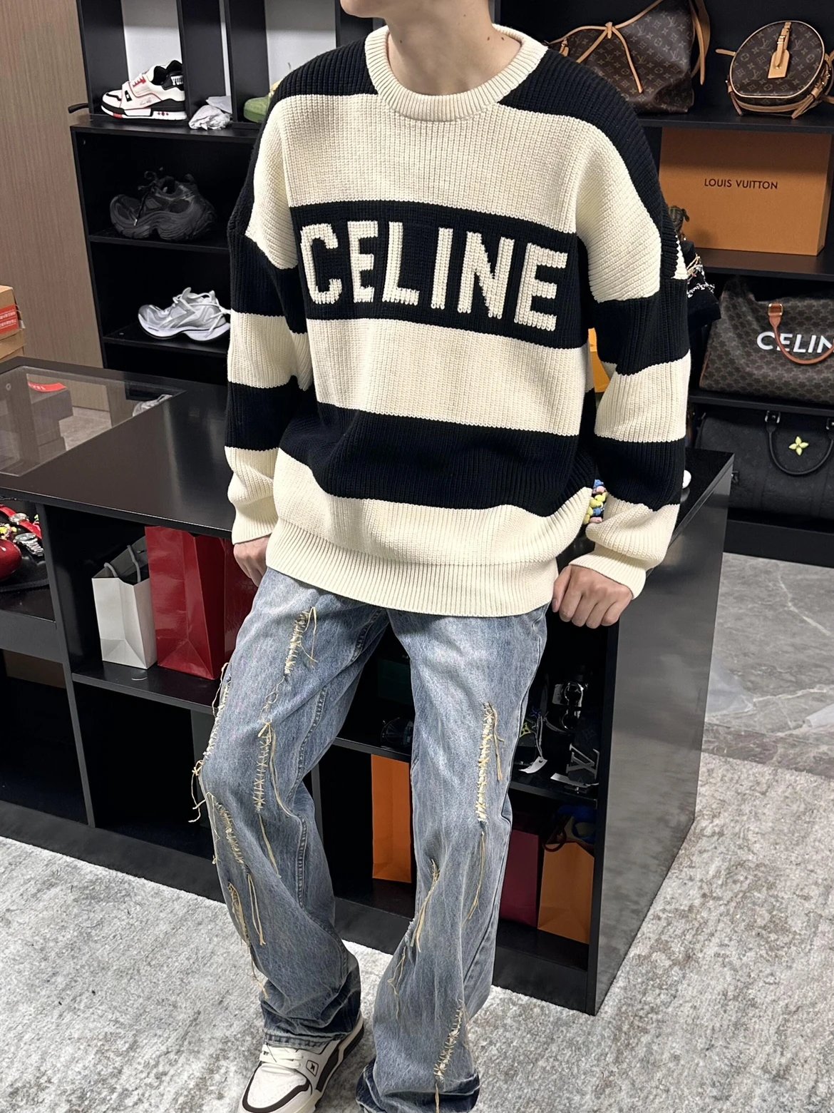 RD-C353 · Colorblock Logo Knit Sweater showcase view 5