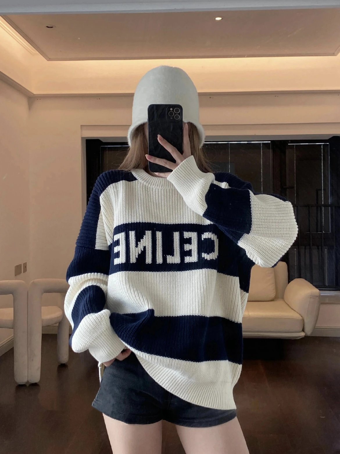 RD-C353 · Colorblock Logo Knit Sweater showcase view 6
