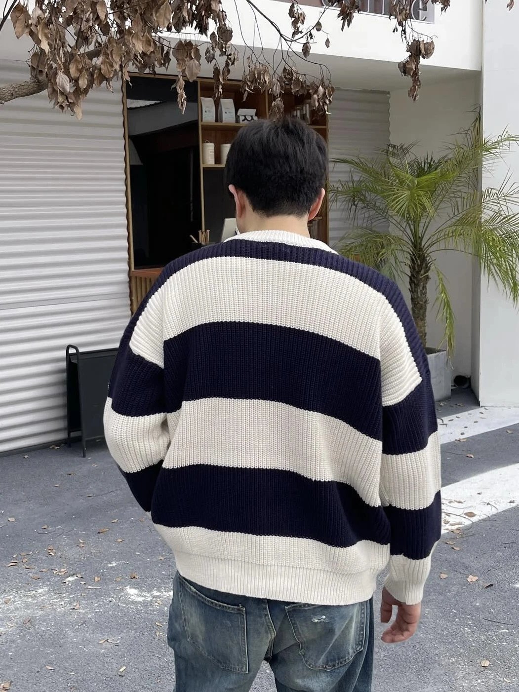 RD-C353 · Colorblock Logo Knit Sweater showcase view 7