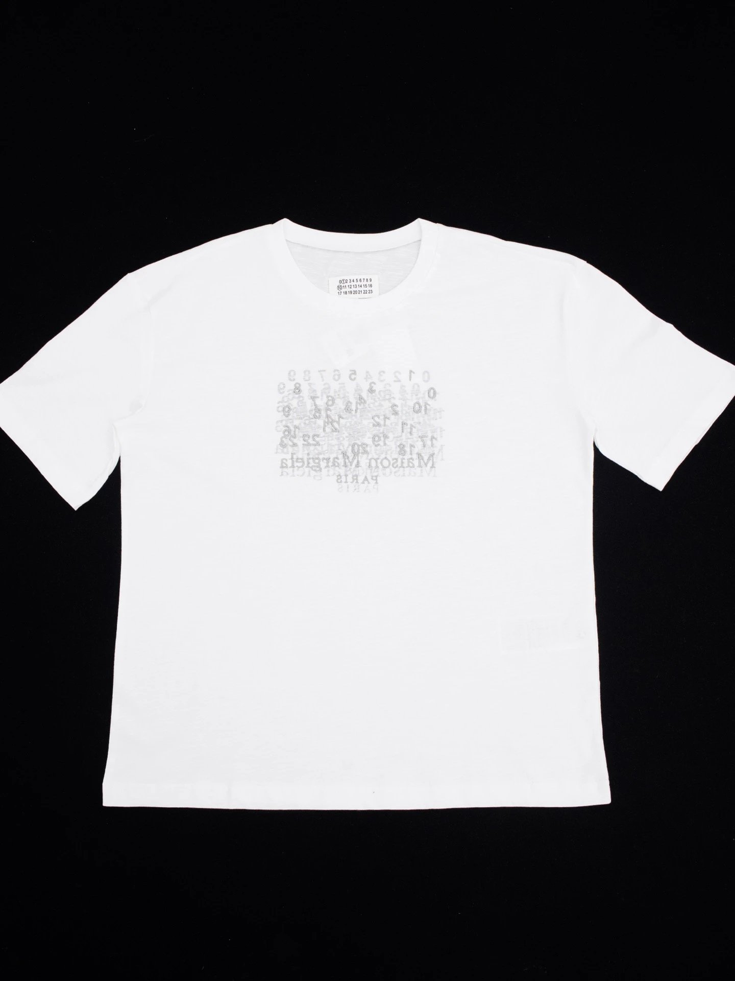 RD-C126 · Mirror Graphic Straight-Fit T-Shirt showcase view 6