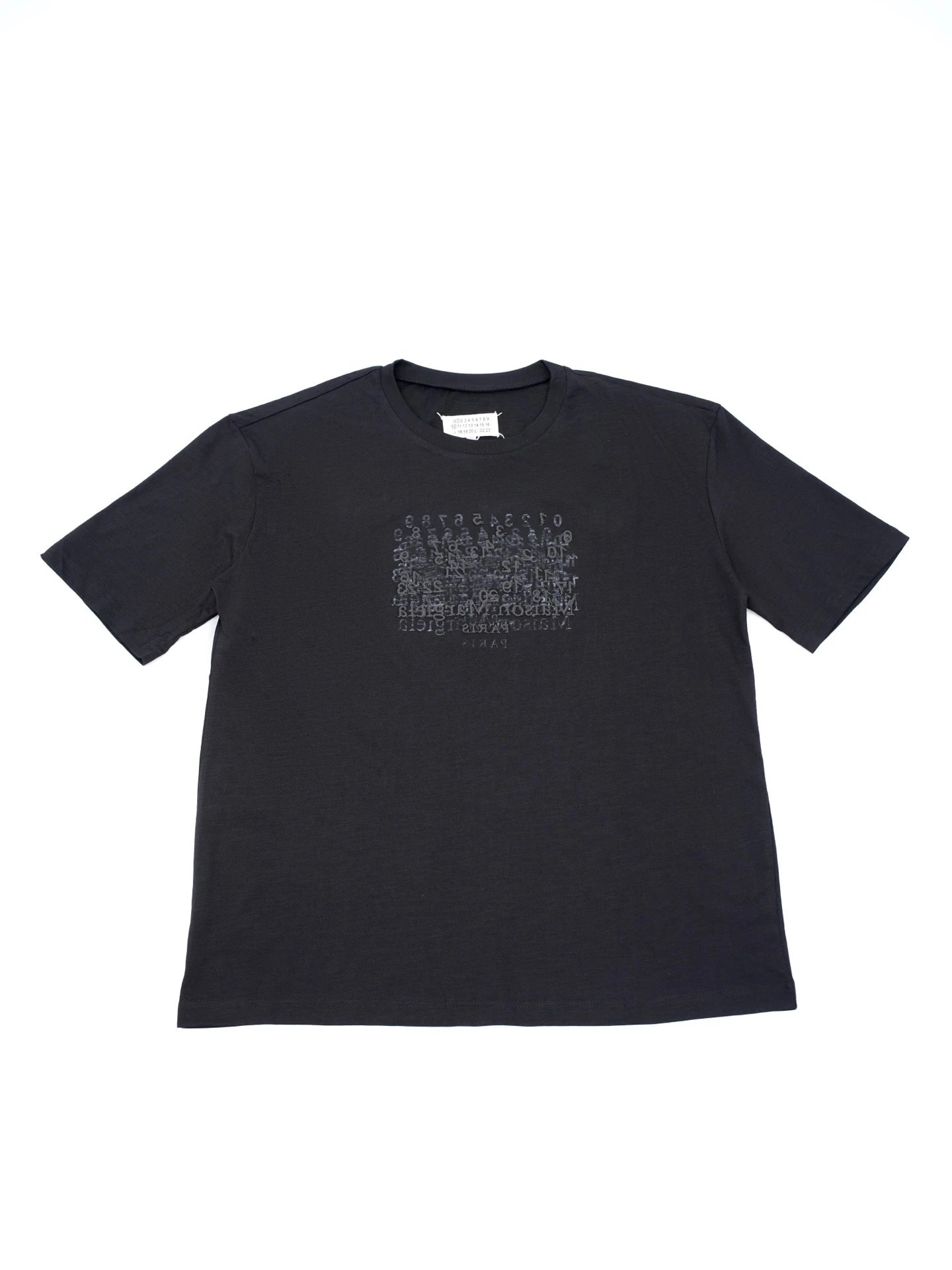 RD-C126 · Mirror Graphic Straight-Fit T-Shirt showcase view 8