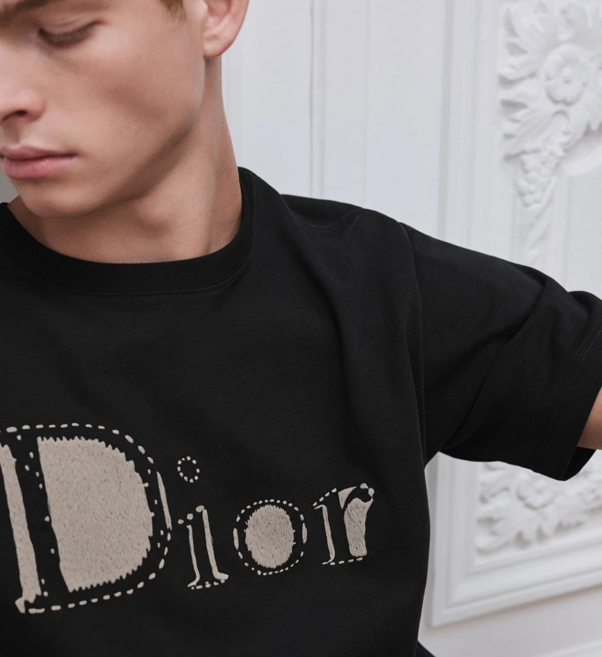 RD-C129 · Dotted Matte Embroidered T-Shirt showcase view 4