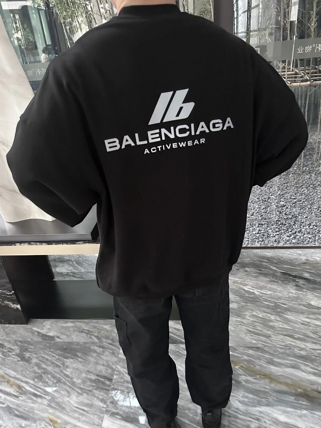RD-C409 · Reflective Logo Sweatshirt & Straight-Leg Pants Set showcase view 3