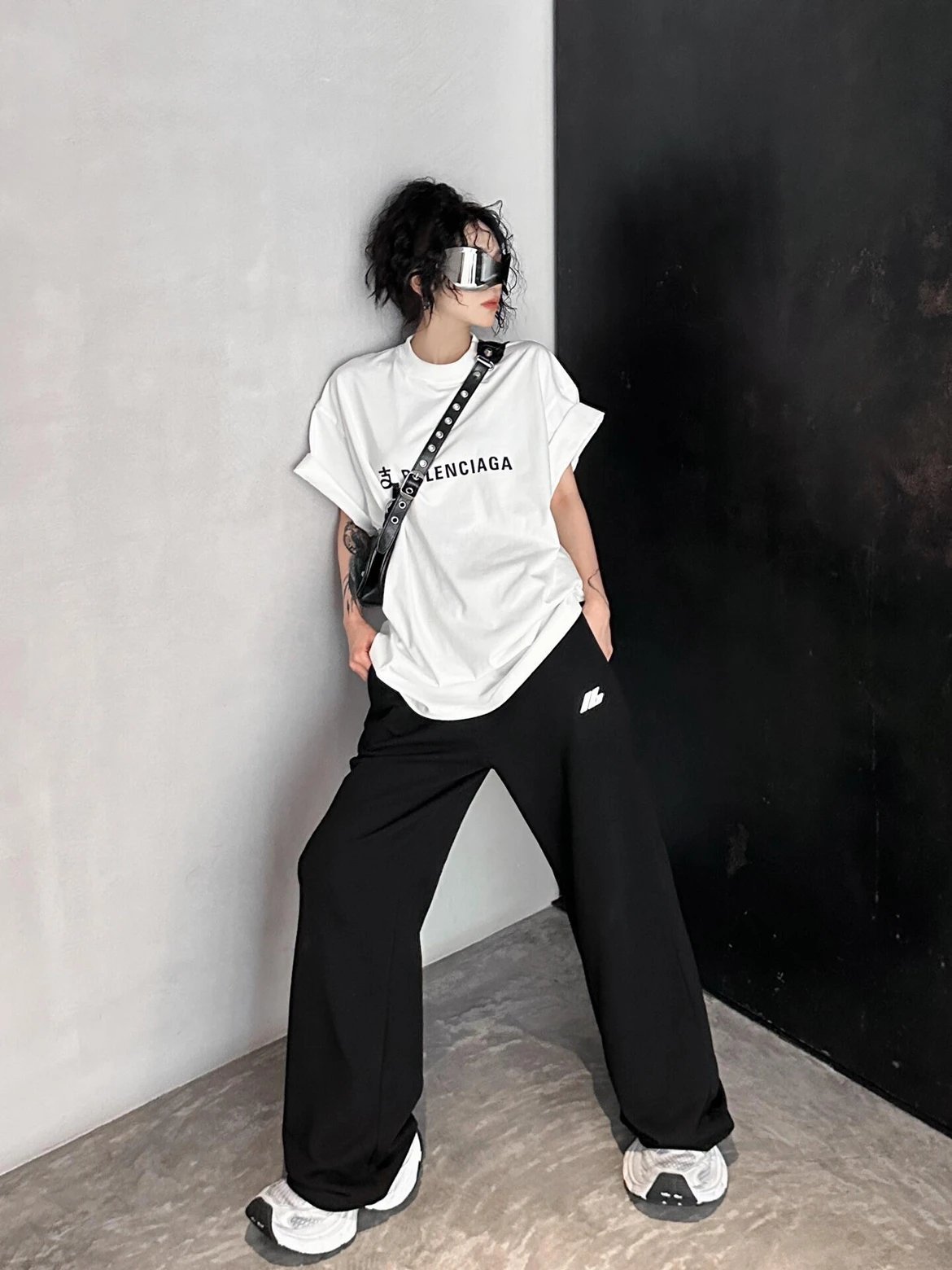 RD-C409 · Reflective Logo Sweatshirt & Straight-Leg Pants Set showcase view 7