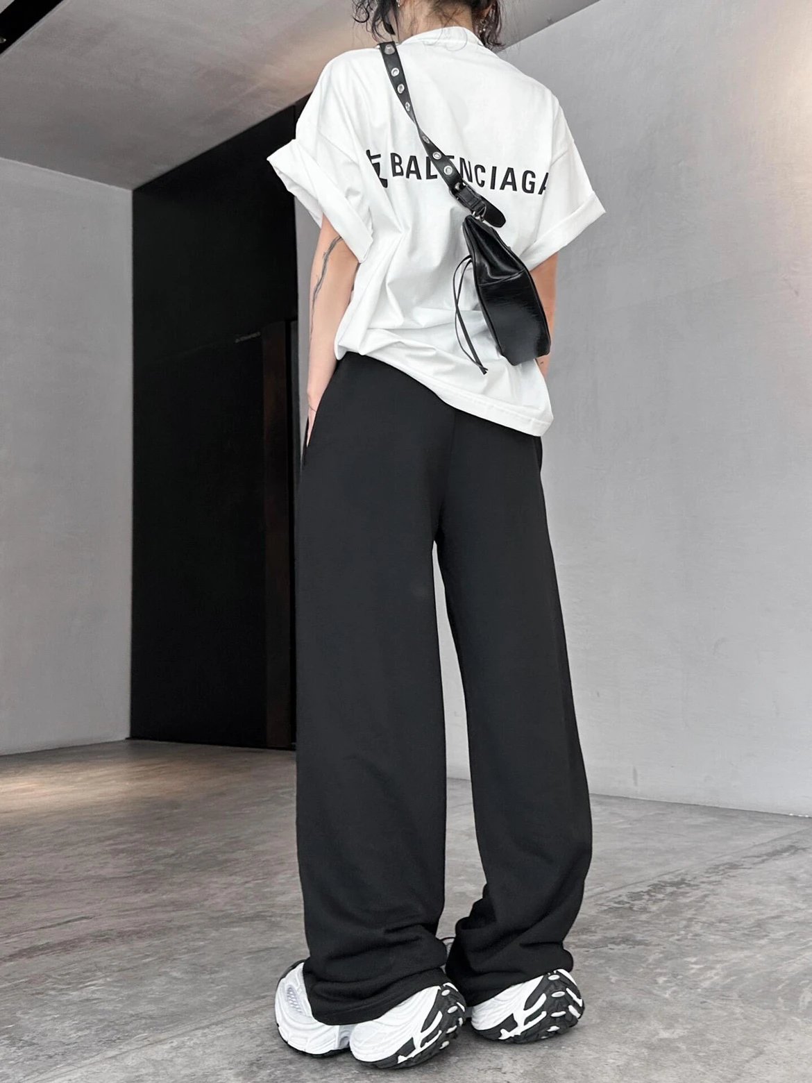 RD-C409 · Reflective Logo Sweatshirt & Straight-Leg Pants Set showcase view 10