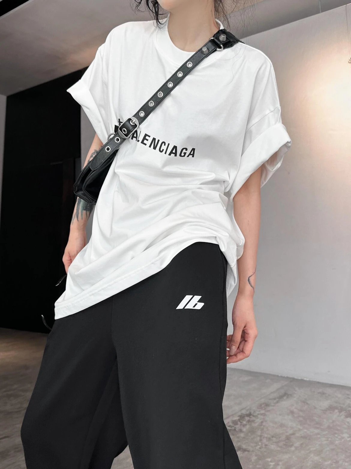 RD-C409 · Reflective Logo Sweatshirt & Straight-Leg Pants Set showcase view 11