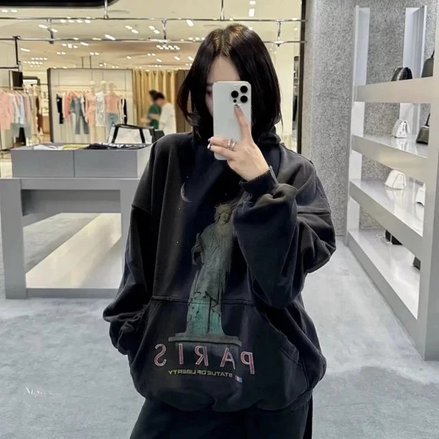 RD-C255 · Statue of Liberty Print Hoodie showcase view 10