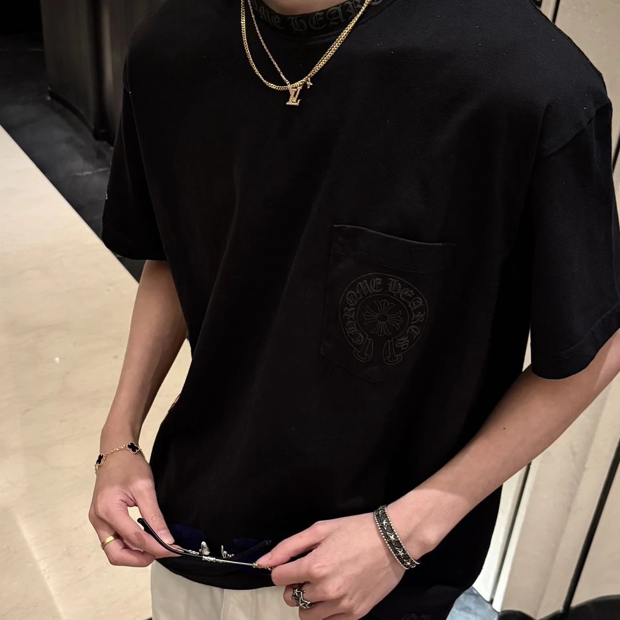 RD-C049 · Gradient Gothic Letter Graphic T-Shirt showcase view 1