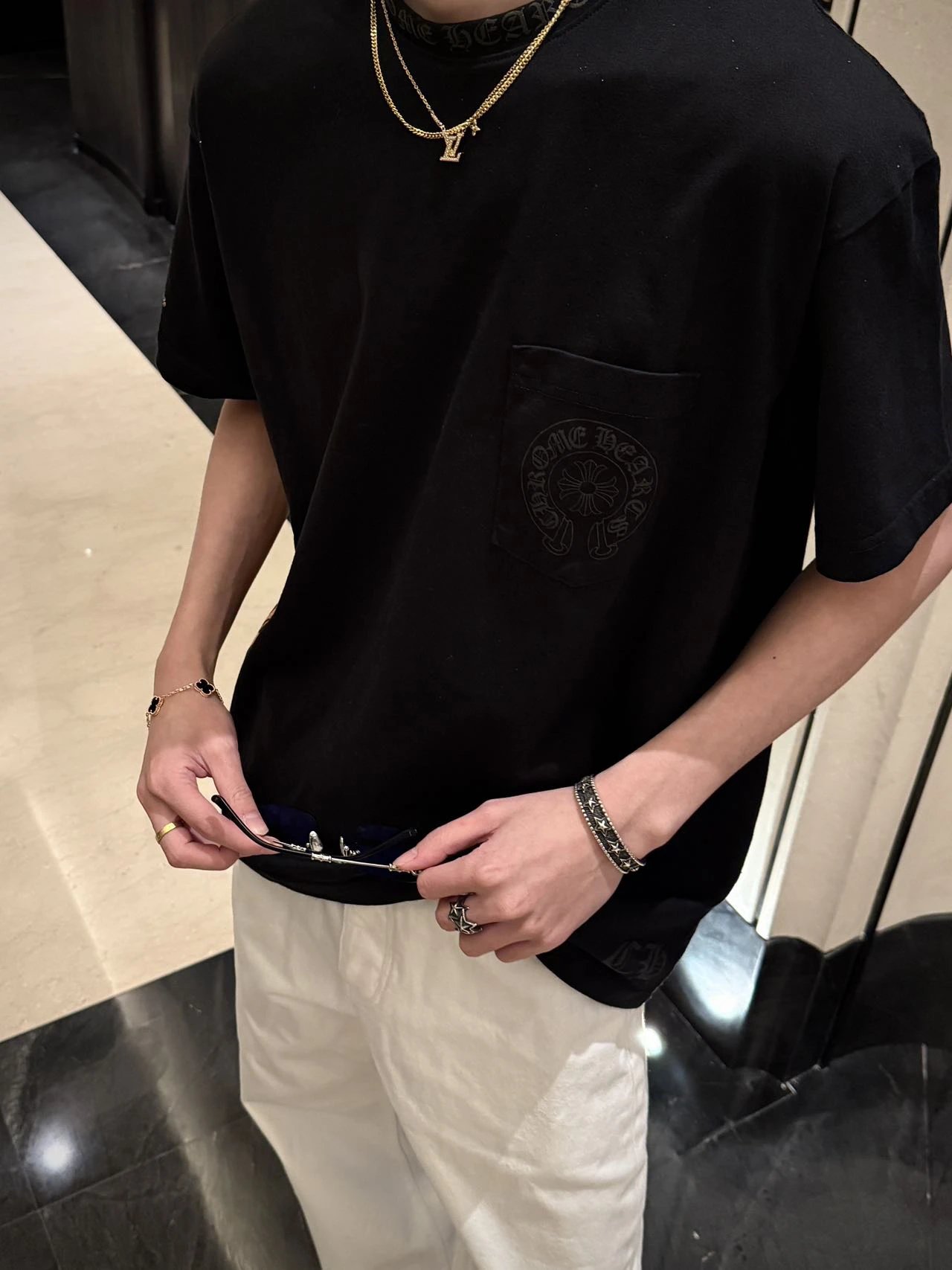 RD-C049 · Gradient Gothic Letter Graphic T-Shirt showcase view 3