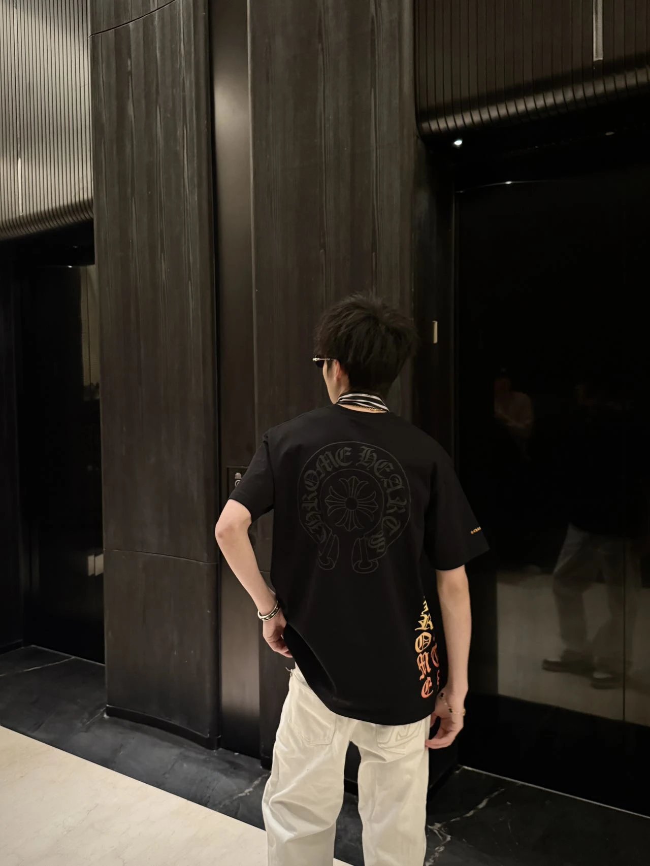 RD-C049 · Gradient Gothic Letter Graphic T-Shirt showcase view 4