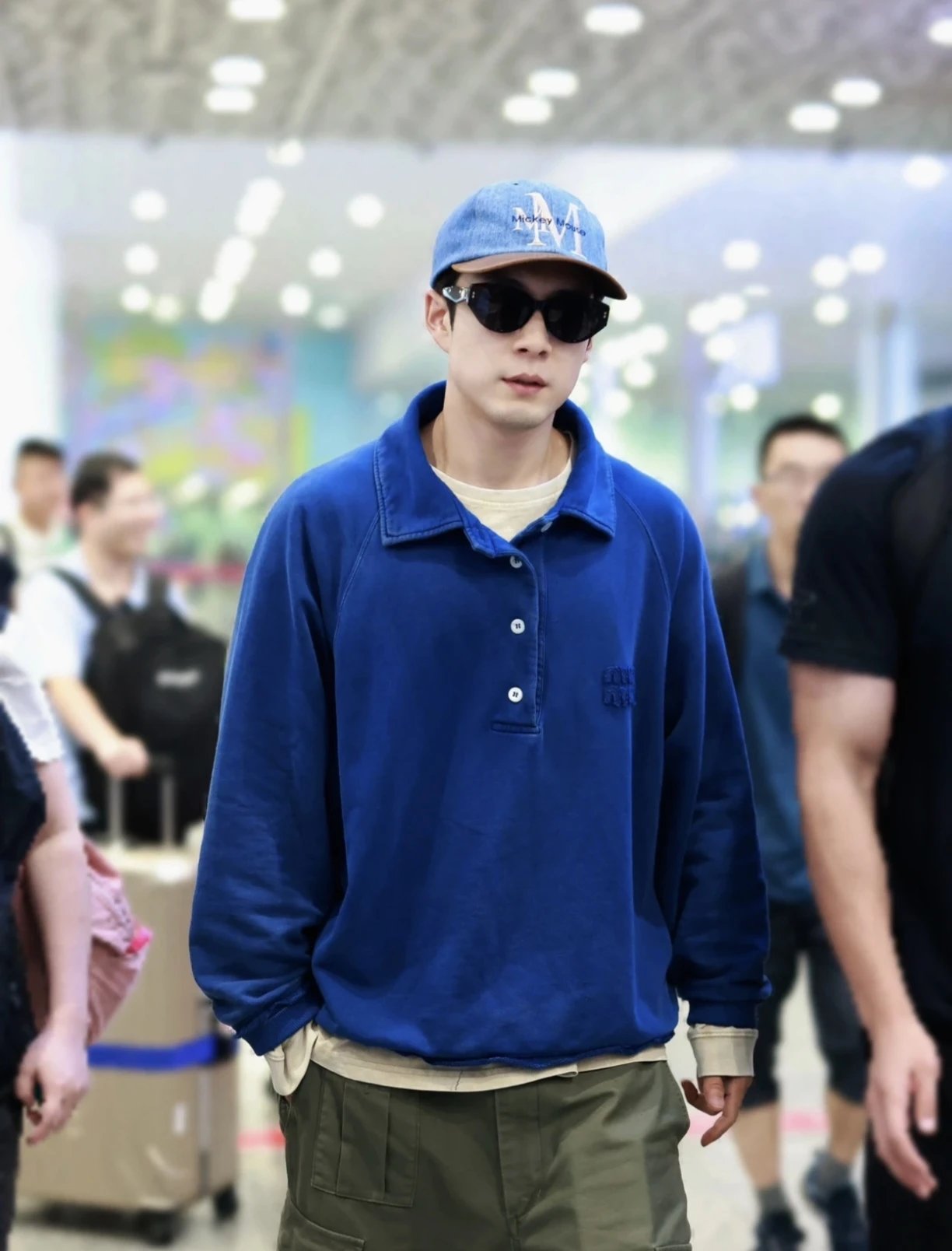 RD-C392 · Washed Blue Polo-Collar Sweatshirt showcase view 8