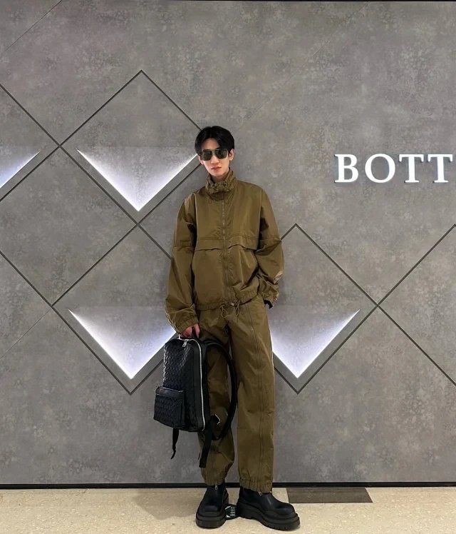 RD-C024 · Lightweight Stand-Collar Zip Jacket showcase view 12