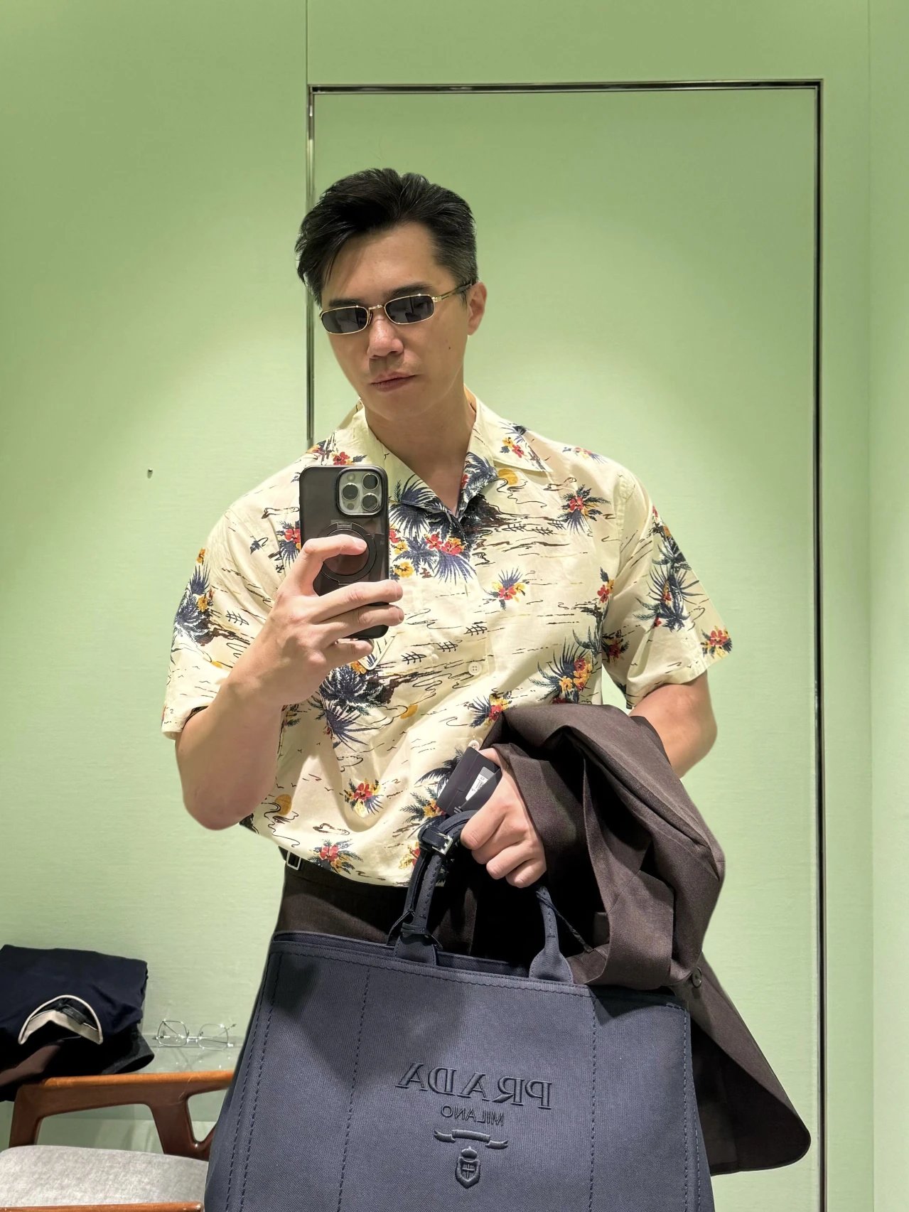 RD-C134 · Hawaiian Floral Short-Sleeve Shirt showcase view 3