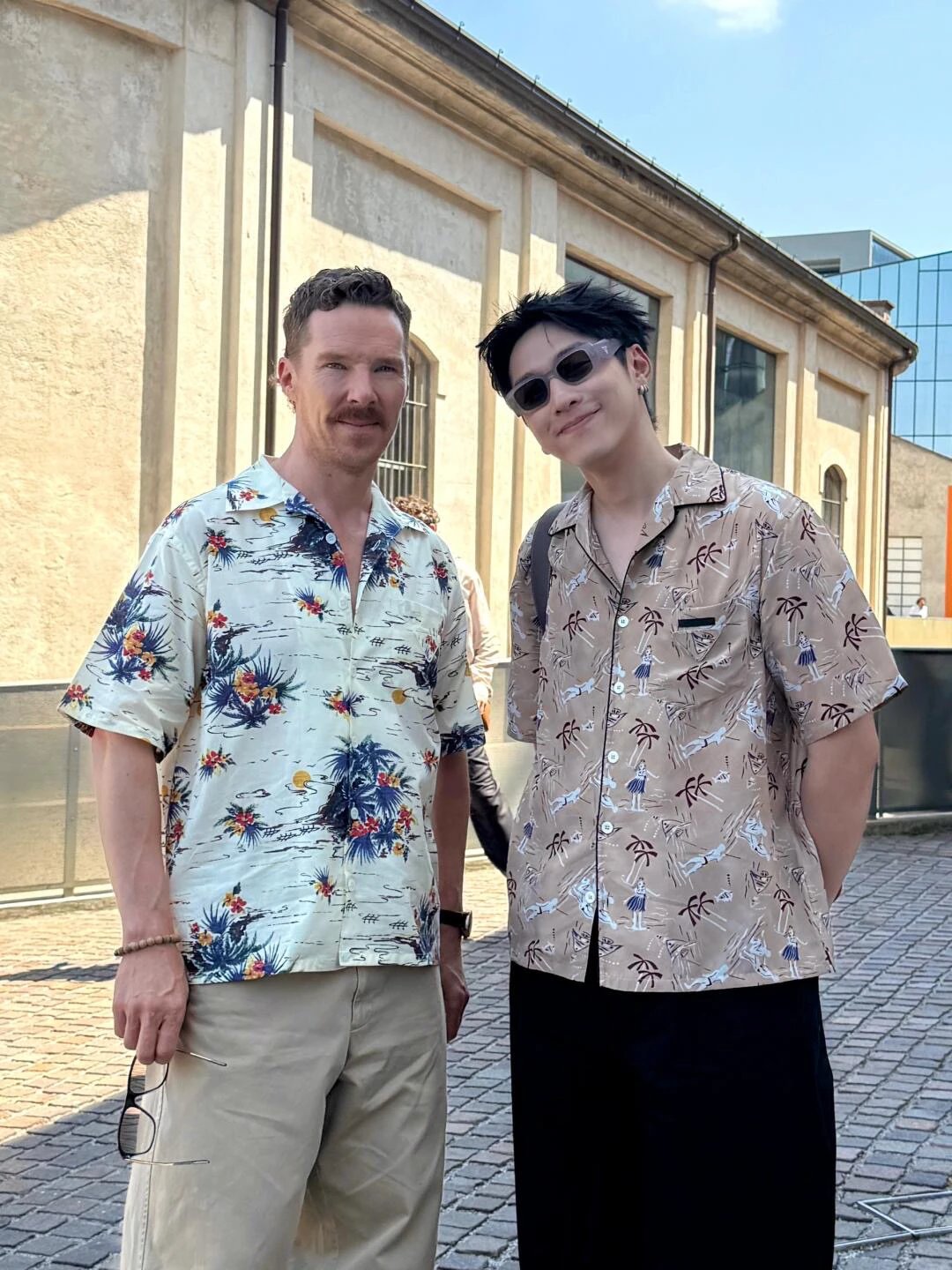 RD-C134 · Hawaiian Floral Short-Sleeve Shirt showcase view 1