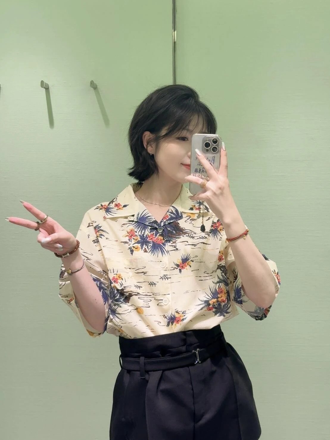 RD-C134 · Hawaiian Floral Short-Sleeve Shirt showcase view 6