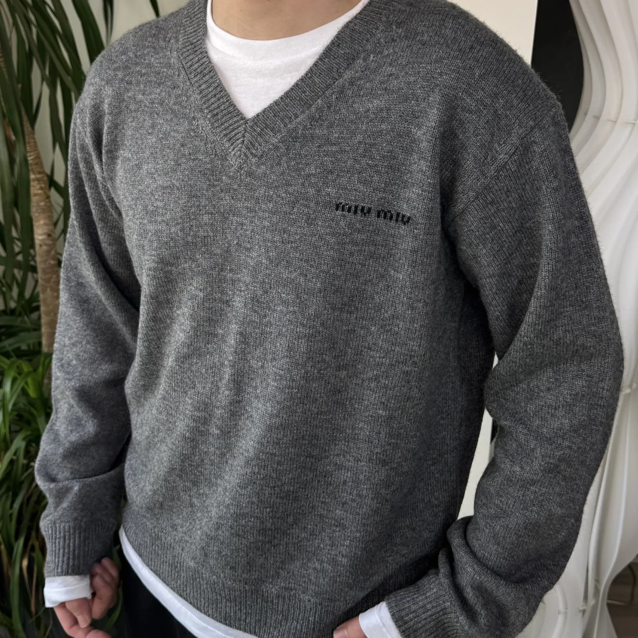 RD-C359 · Layered V-Neck Cashmere Sweater showcase view 2