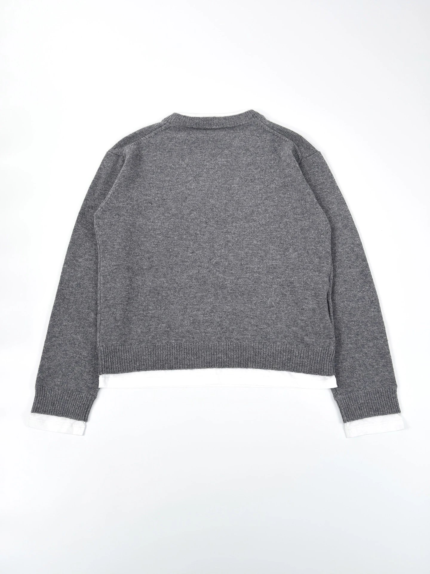 RD-C359 · Layered V-Neck Cashmere Sweater showcase view 10