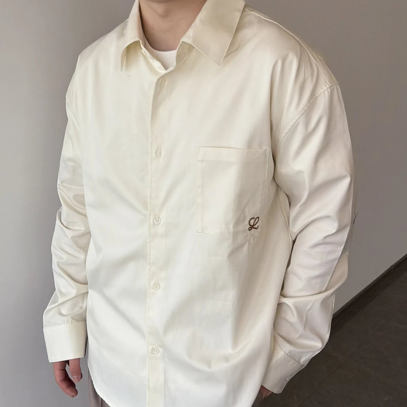 RD-C333 · Embroidered Contrast-Pocket Cotton Shirt showcase view 1