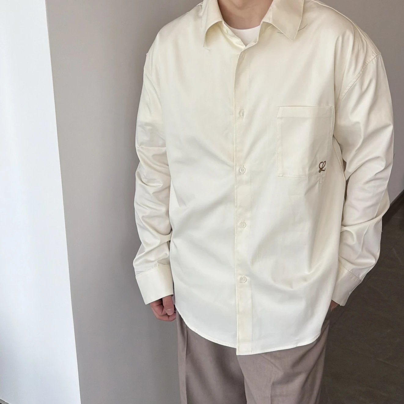 RD-C333 · Embroidered Contrast-Pocket Cotton Shirt showcase view 2