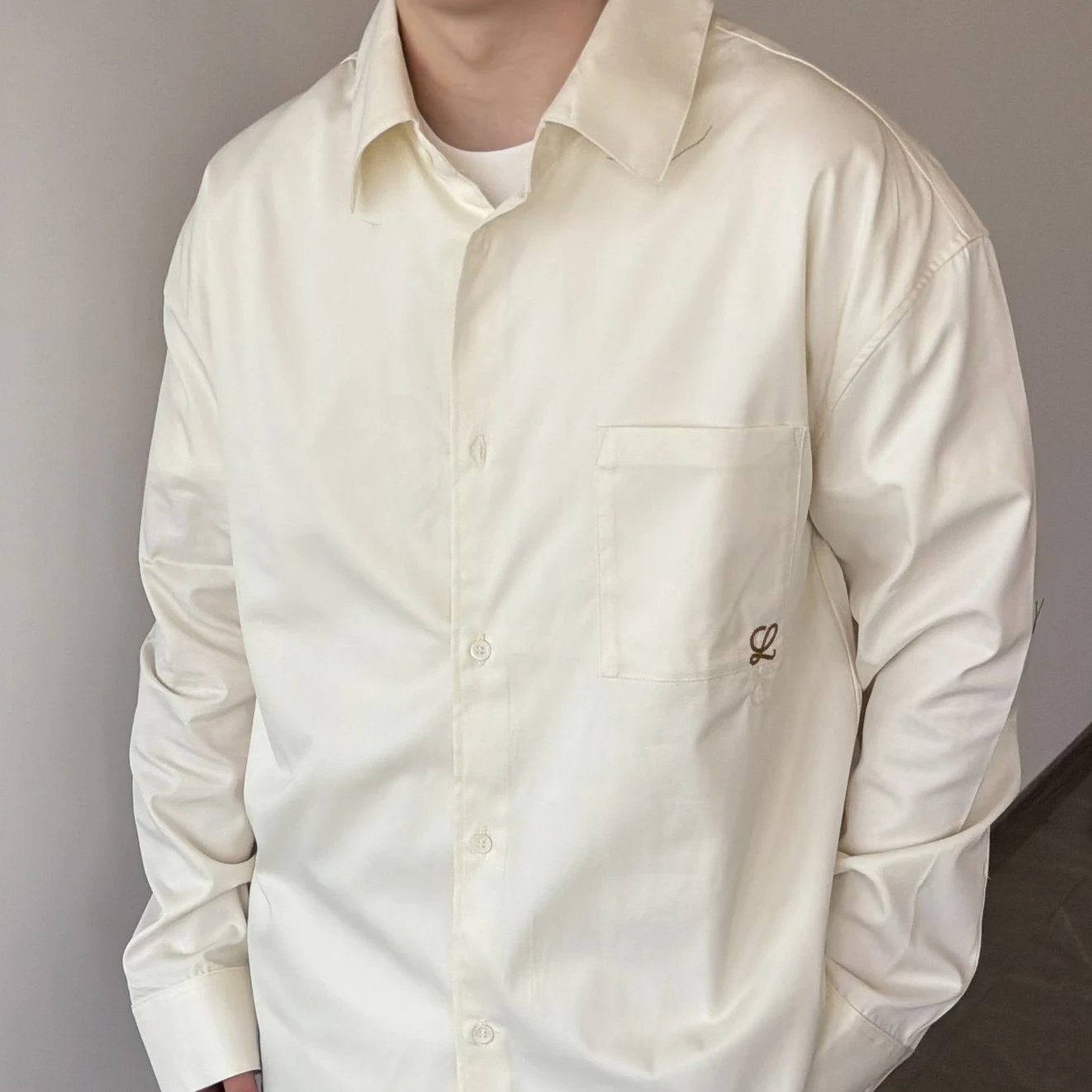 RD-C333 · Embroidered Contrast-Pocket Cotton Shirt showcase view 3