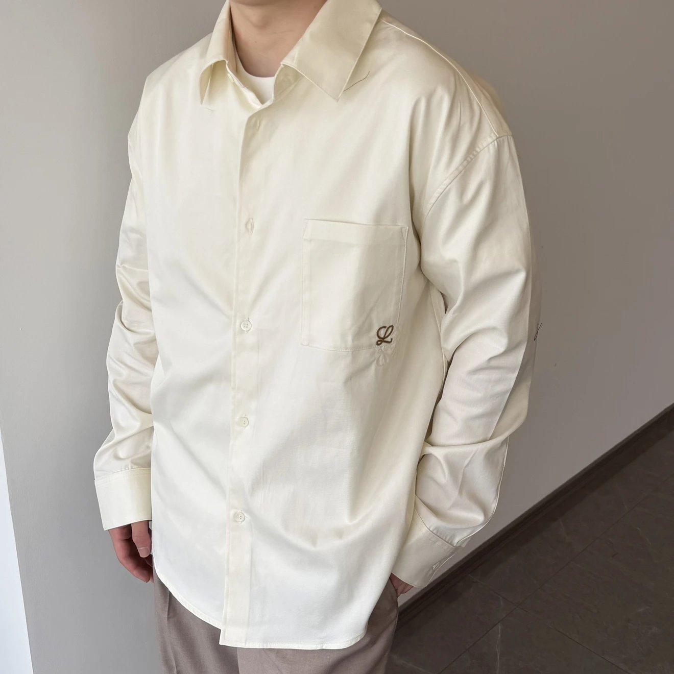 RD-C333 · Embroidered Contrast-Pocket Cotton Shirt showcase view 4