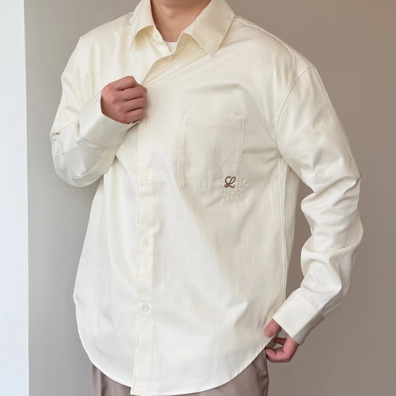 RD-C333 · Embroidered Contrast-Pocket Cotton Shirt showcase view 5