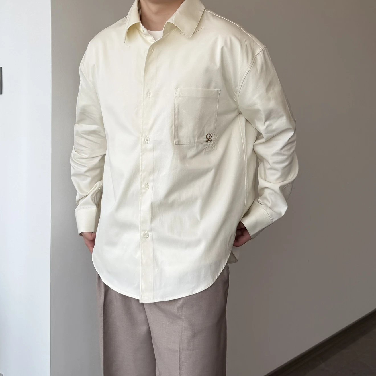 RD-C333 · Embroidered Contrast-Pocket Cotton Shirt showcase view 6